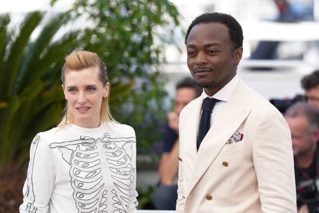 Lucie Debay - Marc Zinga CELEBRITES : 76 eme festival de Cannes - Photocall du film Â« Augure (Omen) Â» - Cannes - 22 05 2023 NorbertScanella Panoramic 