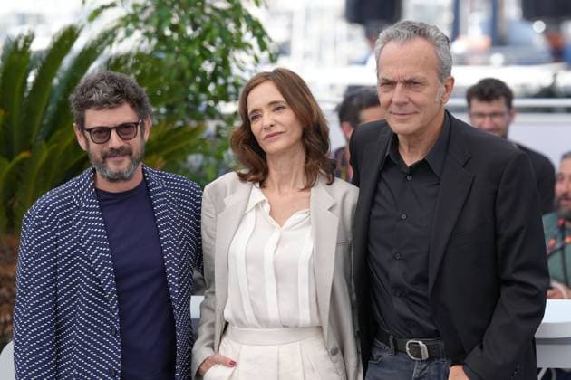 Manolo Solo - Ana Torrent - Jose Coronado CELEBRITES : 76 eme festival de Cannes - Photocall du film Â« Cerrar Los Ojos (Close Your Eyes) Â» - Cannes - 22 05 2023 NorbertScanella Panoramic 