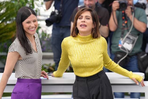 Entertainment Bilder des Tages Helena Miquel - Maria Leon CELEBRITES : 76 eme festival de Cannes - Photocall du film Â« Cerrar Los Ojos (Close Your Eyes) Â» - Cannes - 22 05 2023 NorbertScanella Panoramic 