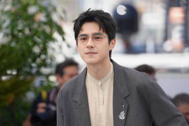 Haoran Liu CELEBRITES : 76 eme festival de Cannes - Photocall du film Â« Ran Dong (The Breaking Ice) Â» - Cannes - 22 05 2023 NorbertScanella Panoramic 