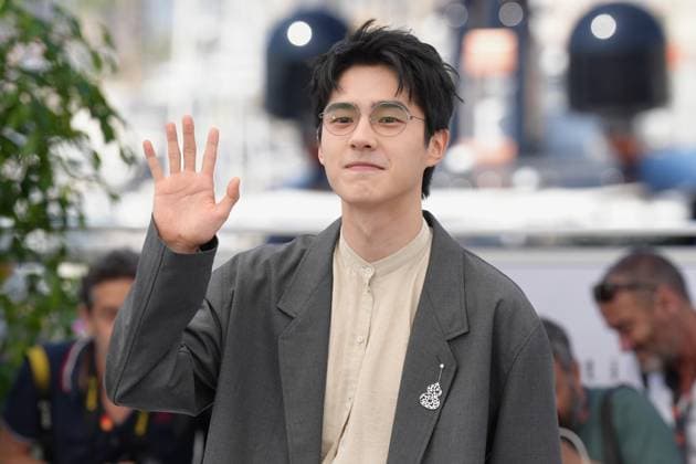 Haoran Liu CELEBRITES : 76 eme festival de Cannes - Photocall du film Â« Ran Dong (The Breaking Ice) Â» - Cannes - 22 05 2023 NorbertScanella Panoramic 