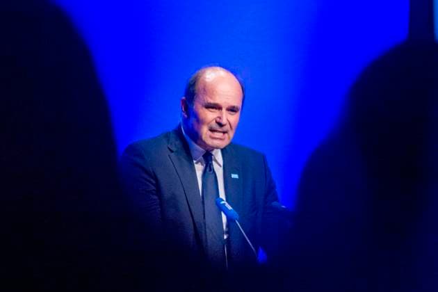 Wirtschaftstag vom Wirtschaftsrat der CDU Wirtschaft, Politik, Wirtschaftstag: Dr. Martin Brudermüller (Vorsitzender des Vorstand des BASF SE) spricht. Der Wirtschaftstag vom Wirtschaftsrat der CDU ist zentrale Plattform, um die drängenden Handlungsnotwendigkeiten in Deutschland und Europa mit Spitzenkräften aus Politik und Wirtschaft zu diskutieren und gemeinsame Lösungsvorschläge zu entwickeln. In diesem Jahr wird das 60-jährige Bestehen in Berlin begangen. Beriln Nordrhein-Westfalen Deutschland *** Business Day of the Economic Council of the CDU Economy, Politics, Business Day Dr Martin Brudermüller Chairman of the Board of BASF SE speaks The Business Day of the Economic Council of the CDU is a central platform to discuss the urg Copyright: xDavidxInderliedx