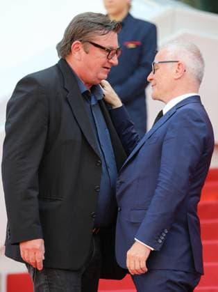 May 22, 2023, Cannes, Cote d Azur, France: AKI KAURISMAKI is greeted by Thierry Fremaux ahead of the screening of Fallen Leaves during the 76th Annual Cannes Film Festival at Palais des Festivals on May 22, 2023 in Cannes, France Cannes France - ZUMAc179 20230522_zep_c179_085 Copyright: xMickaelxChavetx