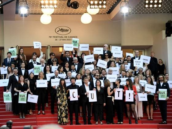 76th Cannes Film Festival 2023, evening 7 - Red Carpet film Club Zero . In the photo Protest demonstration against the French government cuts  Copyright: xAlbertoxTerenghix xipa-agency.nex xPoolxPhotoxEventsx01x IPA_IPA38131192