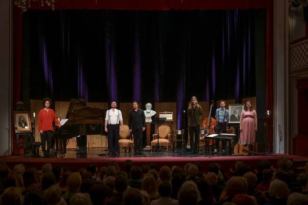 Concert and reading Brahms and the folk music , with the arti