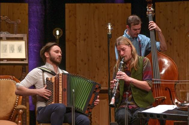 Concert and reading Brahms and the folk music , with the artists opera singer Raphael Fingerlos, actor Michael D