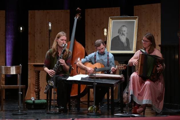 Concert and reading Brahms and the folk music , with the artists opera singer Raphael Fingerlos, actor Michael Dangl and pianist Sascha El Mouissi at the Stadtthea