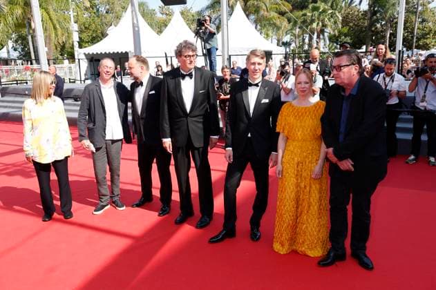 Guests, Misha Jaari, Mark Lwoff, Jussi Vatanen, Alma Pöysti and Aki Kaurismäki at the premiere of the feature film Kuolleet lehdet Fallen Leaves at the Festival de Cannes 2023 76 Cannes International Film Festival at the Palais des Festivals Cannes, 22 05 2023. Foto:xD.xBedrosianx xFuturexImage