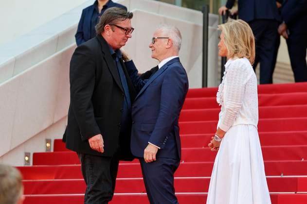 Aki Kaurismäki, Thierry Fremaux and Iris Knobloch at the premiere of the feature film Kuolleet lehdet Fallen Leaves at the Festival de Cannes 2023 76 Cannes International Film Festival at the Palais des Festivals Cannes, 22 05 2023. Foto:xD.xBedrosianx xFuturexImage