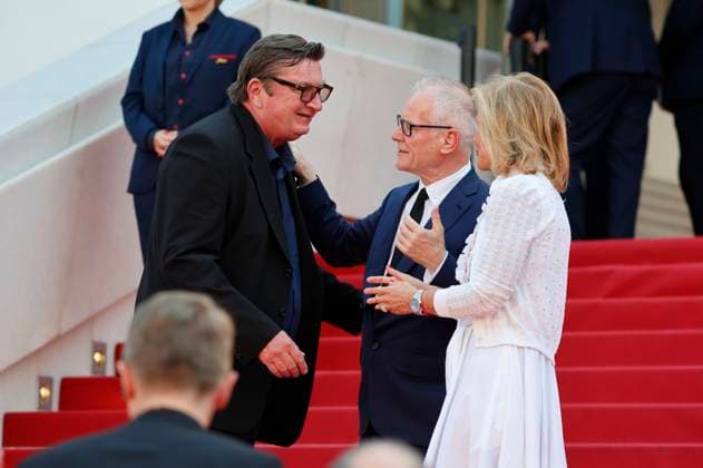 Aki Kaurismäki, Thierry Fremaux and Iris Knobloch at the premiere of the feature film Kuolleet lehdet Fallen Leaves at the Festival de Cannes 2023 76 Cannes International Film Festival at the Palais des Festivals Cannes, 22 05 2023. Foto:xD.xBedrosianx xFuturexImage