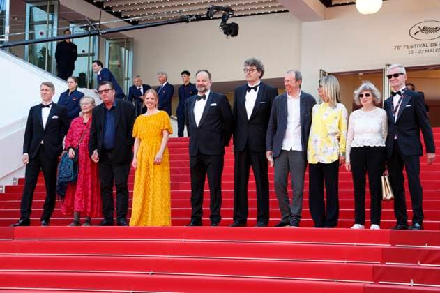 Jussi Vatanen, Paula Oinonen, Aki Kaurismäki, Alma Pöysti, Misha Jaari, Mark Lwoff, guests and Wolfgang Werner at the premiere of the feature film Kuolleet lehdet Fallen Leaves at the Festival de Cannes 2023 76 Cannes International Film Festival at the Palais des Festivals Cannes, 22 05 2023. Foto:xD.xBedrosianx xFuturexImage