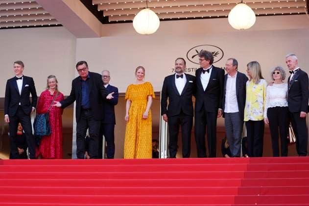 Jussi Vatanen, Paula Oinonen, Aki Kaurismäki, Alma Pöysti, Misha Jaari, Mark Lwoff, guests and Wolfgang Werner at the premiere of the feature film Kuolleet lehdet Fallen Leaves at the Festival de Cannes 2023 76 Cannes International Film Festival at the Palais des Festivals Cannes, 22 05 2023. Foto:xD.xBedrosianx xFuturexImage