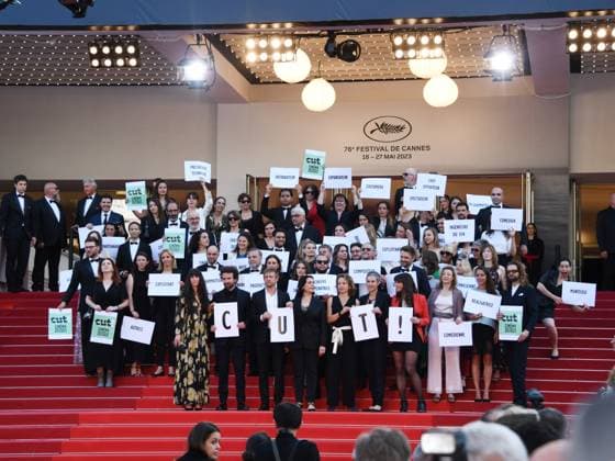76th Cannes Film Festival 2023, evening 7 - Red Carpet film Club Zero . In the photo: Protest demonstration against the cuts of the French government  Copyright: xSimonexcomix xipa-agency.netx xPoolxPhotoxEventsx01x IPA_IPA38134027
