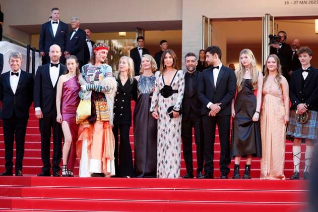 Philippe Bober, Lukas Turtur, Ksenia Devriendt, Luke Barker, Jessica Hausner, Mia Wasikowska, Elsa Zylberstein, Mathieu Demy, Amir El Masry, Florence Baker, Gwen Currant and Samuel Anderson at the premiere of the feature film Club Zero at the Festival de Cannes 2023 76 Cannes International Film Festival at the Palais des Festivals Cannes, 22 05 2023. Foto:xD.xBedrosianx xFuturexImage
