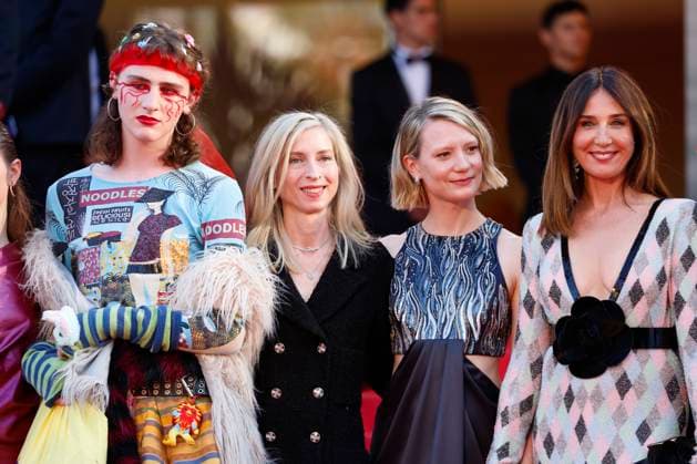 May 22, 2023: Luke Barker, Mia Wasikowska, Mathieu Demy, Elsa Zylberstein, Jessica Hausner, Amir El-Masry and Ksenia Devriendt attend the Club Zero premiere during the 76th Cannes Film Festival at Palais des Festivals in Cannes, France, on 22 May 2023. Photo: - ZUMAm179 20230522_zep_m179_030 Copyright: xAlecxMichaelx