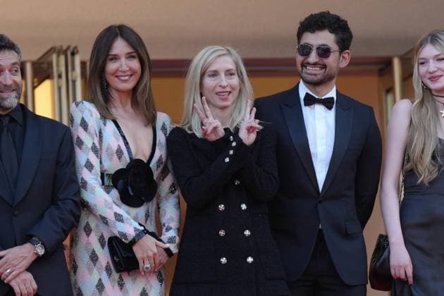 Mathieu Demy - Elsa Zylberstein - Jessica Hausner - Amir El-Masry CELEBRITES : 76 eme festival de Cannes - Red Carpet du film Â« Club Zero Â» - Cannes - 22 05 2023 NorbertScanella Panoramic 