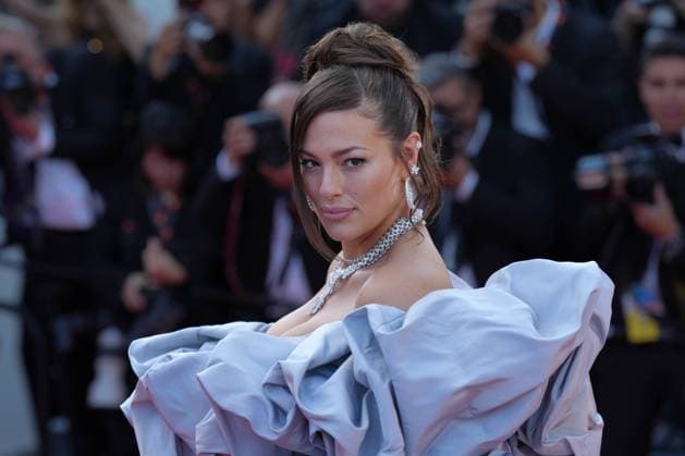 Ashley Graham CELEBRITES : 76 eme festival de Cannes - Red Carpet du film Â« Club Zero Â» - Cannes - 22 05 2023 NorbertScanella Panoramic 