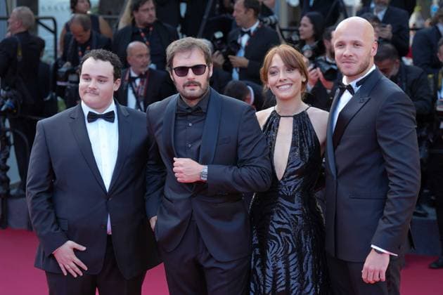 Quentin Laclotte Parmentier - Hugo Becker - Suzanne Jouannet - Alexandre Auvergne CELEBRITES : 76 eme festival de Cannes - Red Carpet du film Â« Club Zero Â» - Cannes - 22 05 2023 NorbertScanella Panoramic 