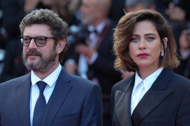 Manolo Solo - Maria Leon CELEBRITES : 76 eme festival de Cannes - Red Carpet du film Â« Club Zero Â» - Cannes - 22 05 2023 NorbertScanella Panoramic 