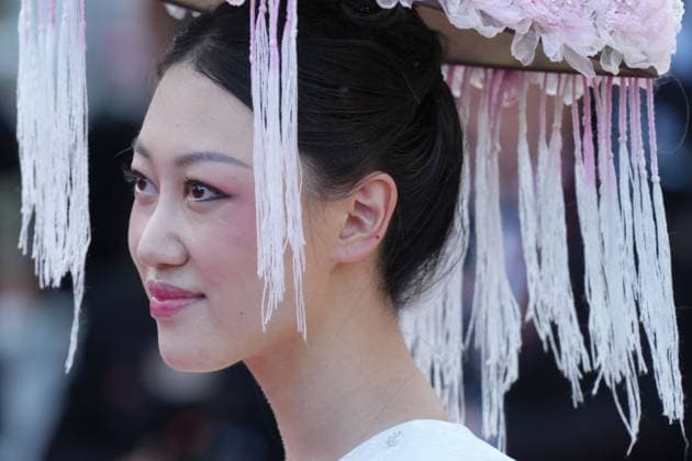 Emily Cheong CELEBRITES : 76 eme festival de Cannes - Red Carpet du film Â« Club Zero Â» - Cannes - 22 05 2023 NorbertScanella Panoramic 