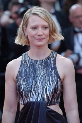 Mia Wasikowska CELEBRITES : 76 eme festival de Cannes - Red Carpet du film Â« Club Zero Â» - Cannes - 22 05 2023 NorbertScanella Panoramic 