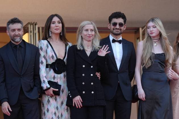 Mathieu Demy - Elsa Zylberstein - Jessica Hausner - Amir El-Masry CELEBRITES : 76 eme festival de Cannes - Red Carpet du film Â« Club Zero Â» - Cannes - 22 05 2023 NorbertScanella Panoramic 