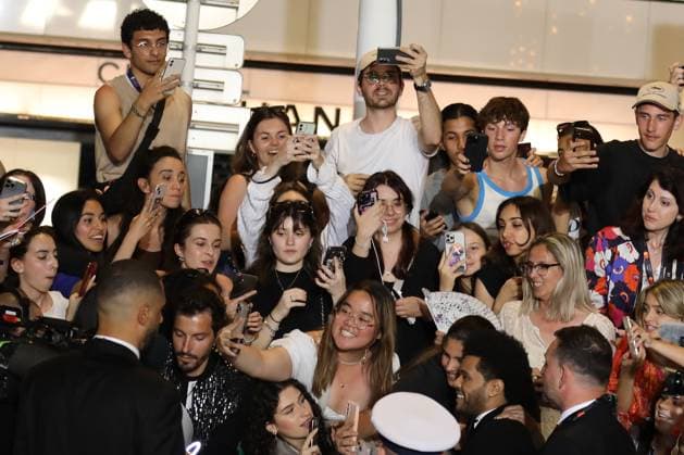 May 22, 2023, Cannes, Cote d Azur, France: THE WEEKND is greeted by fans as he arrives for the screening of The Idol during the 76th Annual Cannes Film Festival at Palais des Festivals on May 22, 2023 in Cannes, France Cannes France - ZUMAc179 20230522_zep_c179_320 Copyright: xMickaelxChavetx