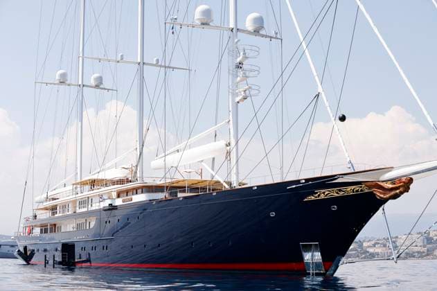 Jeff Bezos and his girlfriend Lauren Sanchez are currently vacationing on his yacht Koru with companion yacht Abeona in Cannes The yacht is 127 meters long and 70 meters high, has cost about 470 million euros and is considered the second largest yacht in the world Bezos and his girlfriend are said to have already attended parties at the 76 Cannes In Foto:xS.xGabschx xFuturexImage