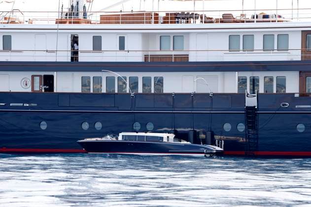 Jeff Bezos and his girlfriend Lauren Sanchez are currently vacationing on his yacht Koru with companion yacht Abeona in Cannes The yacht is 127 meters long and 70 meters high, has cost about 470 million euros and is considered the second largest yacht in the world Bezos and his girlfriend are said to have already attended parties at the 76 Cannes In Foto:xS.xGabschx xFuturexImage
