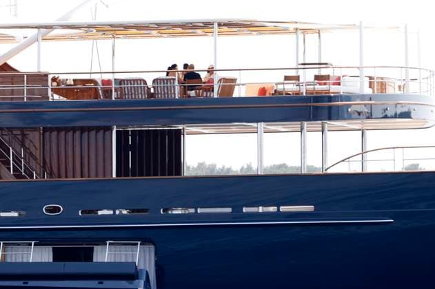 Jeff Bezos and his girlfriend Lauren Sanchez are currently vacationing on his yacht Koru with companion yacht Abeona in Cannes The yacht is 127 meters long and 70 meters high, has cost about 470 million euros and is considered the seco Foto:xS.xGabschx xFuturexImage