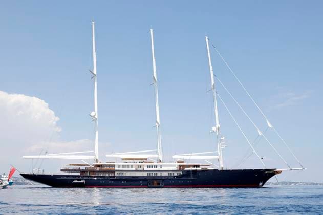 Jeff Bezos and his girlfriend Lauren Sanchez are currently vacationing on his yacht Koru with companion yacht Abeona in Cannes The yacht is 127 meters long and 70 meters high, has cost about 470 million euros and is considered the second largest yacht in the world Bezos and his girlfriend are said to have already attended parties at the 76 Cannes In Foto:xS.xGabschx xFuturexImage