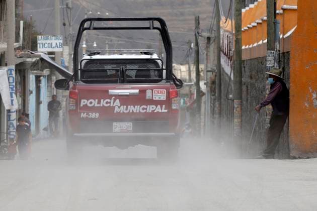 Population of Santiago Xalitzitla alert for Popocatepetl activity in Mexico May 22, 2023, Santiago Xalitzintla, Puebla: Inhabitants after a meeting with government authorities wear face masks due to the fall of ash emitted by the Popocatepetl volcano in the municipality of Santiago Xalitzintla in the state of Puebla. on May 22, 2023 in Santiago Xalitzintla, Puebla (Photo by Luis Barron Eyepix Group). Copyright: xLuisxBarronx xEyepixxGroupx LB_20230522_POPOCATEPTL33