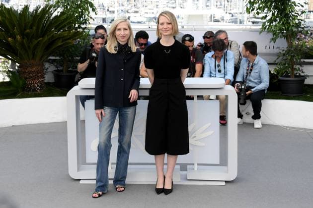 76th Cannes Film Festival 2023, Photocall film Club zero. Pictured: Jessica Hausner, Mia Wasikowska  Copyright: xAlbertoxTerenghi PoolxPhotoxEvenx xPoolxPhotoxEventsx01x IPA_IPA38150776