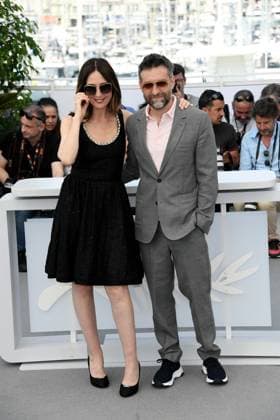 76th Cannes Film Festival 2023, Photocall film Club zero. Pictured: Elsa Zylberstein, Mathieu Demy  Copyright: xAlbertoxTerenghi PoolxPhotoxEvenx xPoolxPhotoxEventsx01x IPA_IPA38150859
