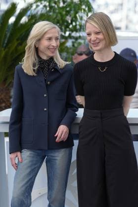 Jessica Hausner - Mia Wasikowska CELEBRITES : 76 eme festival de Cannes - Photocall du film Â« Club Zero Â» - Cannes - 23 05 2023 NorbertScanella Panoramic 