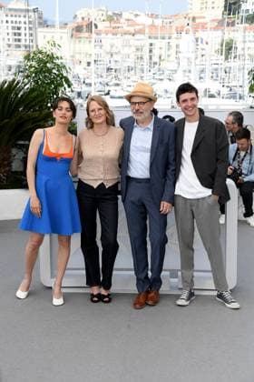 76th Cannes Film Festival 2023, Photocall film Le Theoreme De Marguerite. Pictured: Julien Frison, Jean-Pierre Darroussin, Anna Novion, Ella Rumpf  Copyright: xAlbertoxTerenghi PoolxPhotoxEvenx xPoolxPhotoxEventsx01x IPA_IPA38151891