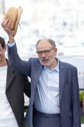 Jean-Pierre Darroussin CELEBRITES : 76 eme festival de Cannes - Photocall du film Â« Le Theoreme De Marguerite (Marguerite s Theorem) Â» - Cannes - 23 05 2023 NorbertScanella Panoramic 