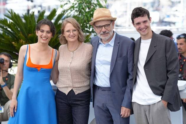 Ella Rumpf - Anna Novion - Jean-Pierre Darroussin - Julien Frison CELEBRITES : 76 eme festival de Cannes - Photocall du film Â« Le Theoreme De Marguerite (Marguerite s Theorem) Â» - Cannes - 23 05 2023 NorbertScanella Panoramic 