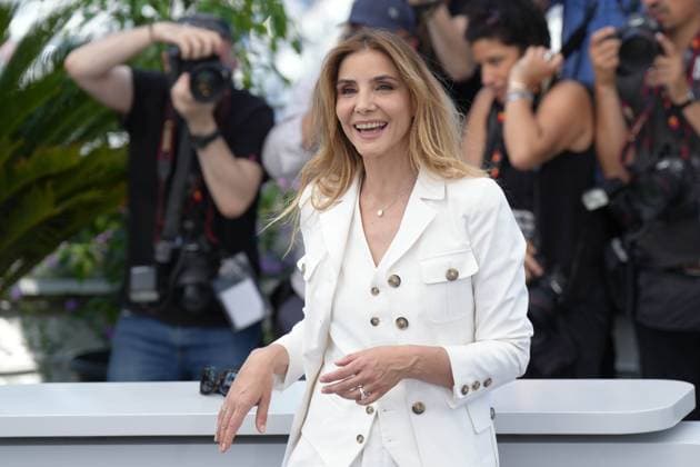 Clotilde Courau CELEBRITES : 76 eme festival de Cannes - Photocall du film Â« Le Theoreme De Marguerite (Marguerite s Theorem) Â» - Cannes - 23 05 2023 NorbertScanella Panoramic 