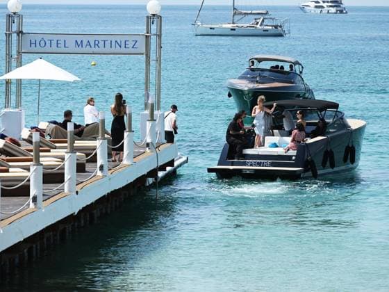Video, 76th Cannes Film Festival 2023, day 8 - Sidney Sweeney on the dock of the Martinez Hotel  Copyright: xManuelexMangiarottix xipa-agencyx xPoolxPhotoxEventsx01x IPA_IPA38152845