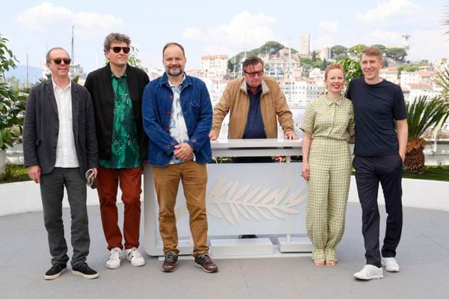 Reinhard Brundig, Mark Lwoff, Misha Jaari, Aki Kaurismäki, Alma Pöysti and Jussi Vatanen at the photocall for the feature film Kuolleet lehdet Fallen Leaves at the Festival de Cannes 2023 76 Cannes International Film Festival at the Palais des Festivals Cannes, 23 05 2023 Foto:xD.xBedrosianx xFuturexImage