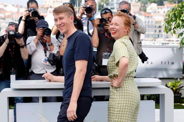Jussi Vatanen and Alma Pöysti at the photocall for the feature film Kuolleet lehdet Fallen Leaves at the Festival de Cannes 2023 76 Cannes International Film Festival at the Palais des Festivals Cannes, 23 05 2023 Foto:xD.xBedrosianx xFuturexImage