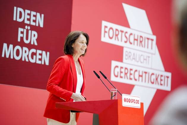 Katarina Barley, SPD, MdEP, spricht auf der Matinee 16 Frauen aus 16 Jahrzehnten öÄÃ¬ praegende Sozialdemokratinnen aus 160 Jahren. Berlin, 21.05.2023. Berlin Germany *** Katarina Barley, SPD, MEP, speaks at the matinee 16 women from 16 decades öÄÃ¬ praegende Sozialdemokratinnen aus 160 Jahren Berlin, 21 05 2023 Berlin Germany Copyright: xThomasxTrutschelx