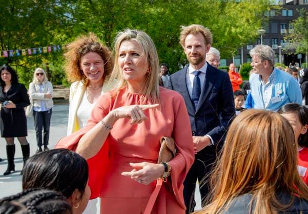 23-05-2023 The Hague Queen Maxima with Dennis Wiersma, minister voor Primair en Voortgezet Onderwijs, attend the launch of the cooperation between More Music in the Classroom and the Ministry of Education, Culture and Science in the context of cultural offerings at and after school to promote equality of opportunity in the Kindcentrum in The Hague. Â  Copyright: xPPEx
