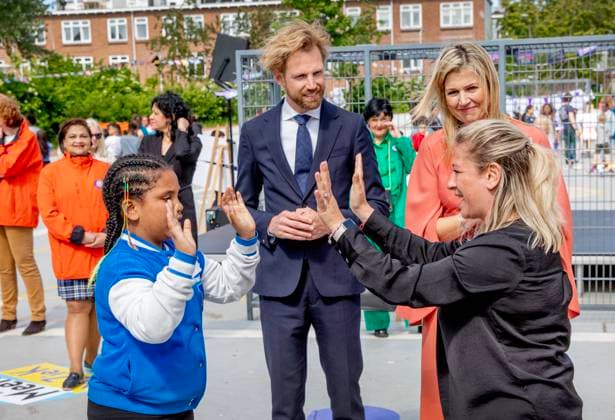 23-05-2023 The Hague Queen Maxima with Dennis Wiersma, minister voor Primair en Voortgezet Onderwijs, attend the launch of the cooperation between More Music in the Classroom and the Ministry of Education, Culture and Science in the context of cultural offerings at and after school to promote equality of opportunity in the Kindcentrum in The Hague. Â  Copyright: xPPEx
