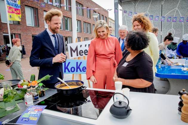 23-05-2023 The Hague Queen Maxima with Dennis Wiersma, minister voor Primair en Voortgezet Onderwijs, attend the launch of the cooperation between More Music in the Classroom and the Ministry of Education, Culture and Science in the context of cultural offerings at and after school to promote equality of opportunity in the Kindcentrum in The Hague. Â  Copyright: xPPEx
