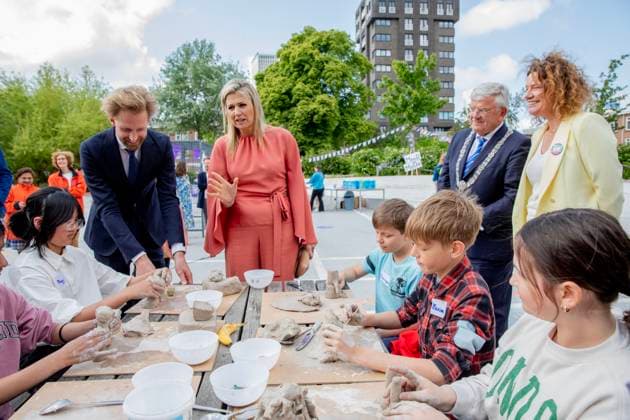 23-05-2023 The Hague Queen Maxima with Dennis Wiersma, minister voor Primair en Voortgezet Onderwijs, attend the launch of the cooperation between More Music in the Classroom and the Ministry of Education, Culture and Science in the context of cultural offerings at and after school to promote equality of opportunity in the Kindcentrum in The Hague. Â  Copyright: xPPEx