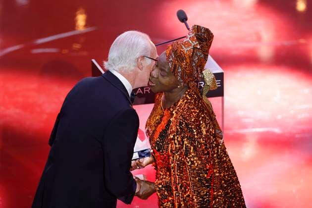 Polar Music Prize laureate Beninese French singer songwriter AngÃ lique Kidjo R receives the prize from the hands of Swedens King Carl Gustaf during the Polar Music Prize Award Ceremony at Grand Hotel in Stockholm, May 24, 2023 Stockholm SWEDEN x10430x  Copyright: xChristinexOlsson TTx POLAR MUSIC PRIZE 2023 SCANPIXB057284