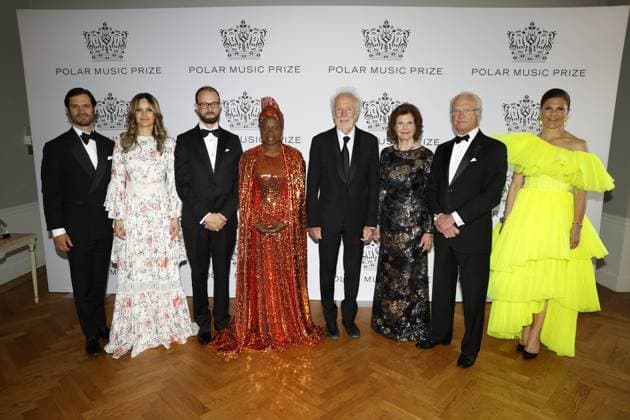 STOCKHOLM 20230523 Princess Sofia, Prince Carl Philip, Michael Pärt, son of laureate Arvo Pärt, laureate AngÃ lique Kidjo, laureate Chris Blackwell, Queen Silvia, King Carl Gustaf and Crown Princess Victoria pose for a group photo when the Polar Prize 2023 is awarded at the Grand Hotel in Stockholm on Tuesday Stockholm SWEDEN x10430x  Copyright: xChristinexOlsson TTx POLAR MUSIC PRIZE 2023 bZ9BB4U1qk8