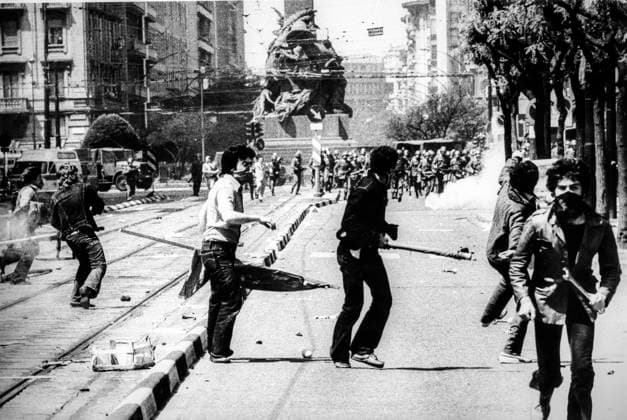 RECORD DATE NOT STATED Disorder in milan in front of MSI s headquarters, the day after the massacre in brescia, 1974 Disorder in milan in front of MSI s headquarters, the day after the massacre in brescia, 1974 Copyright: 972_ML_05_W628333